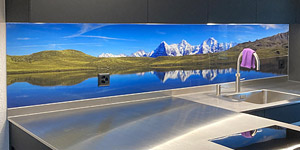 Küchenrückwand mit Panoramafoto von Eiger, Mönch und Jungfrau.