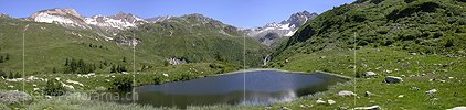 P000068: Panorama Bergsee in lieblicher Berglandschaft