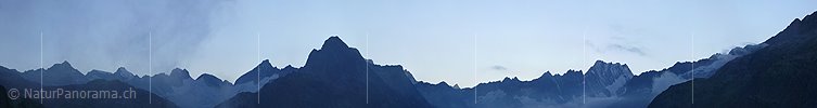 P002496: Panoramabild Abendstimmung mit Bergkette