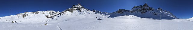 P003184: Panoramafoto Winterliche Berglandschaft mit Schneeschuhspur