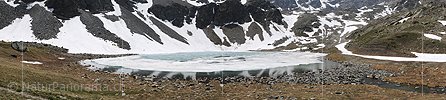 P003751: Panoramabild Eisbedeckter Bergsee