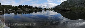 P003982: Panorama Spiegelung Wolkenhimmel in Bergsee