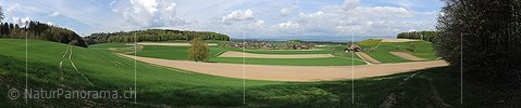 P004818: Panoramabild Frühlingslandschaft mit Kulturland und Bauerndorf