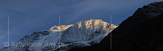 P005696: Panorama Erste Sonnenstrahlen auf Bergmassiv