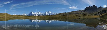 P006718a: Panoramabild Spiegelung von Eiger, Mönch und Jungfrau in Bergsee
