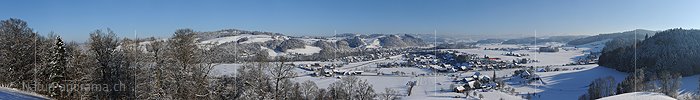 P007006: Panoramabild Frisch verschneite Landschaft mit Dorf