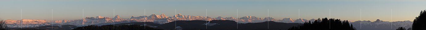 P009153b: Langes Panoramafoto Berner Alpen vom Emmental (Winter)