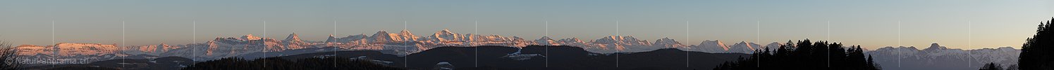 P009153c: Langes Panoramafoto Berner Alpen vom Emmental (Winter)