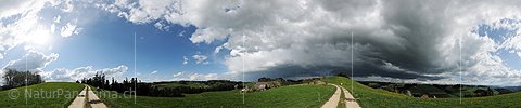 P009561: Panoramabild Gewitterwolken über Hügellandschaft
