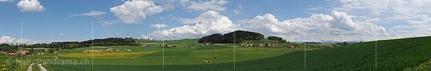 P009645: Panoramafoto Frühlingslandschaft mit freundlichem Wolkenhimmel