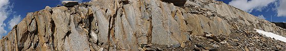 P010063: Panoramabild Schichten in Felsband aus Bündnerschiefer