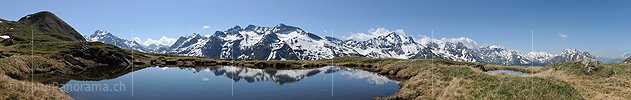 P010099: Panoramabild Spiegelung in kleinem Bergsee