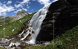P010135: Grossbild Wasserfall in Berglandschaft (Langzeitbelichtung)