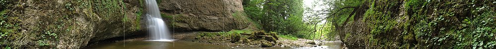 P010218a: 360° Panoramabild Feiner Wasserfall in idyllischer Umgebung (Langzeitbelichtung)