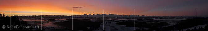 P011024: Panoramafoto Morgenstimmung über dem Emmental