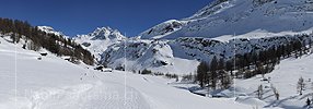 P012214a: Panoramabild Winterliche Berglandschaft mit markantem Berg