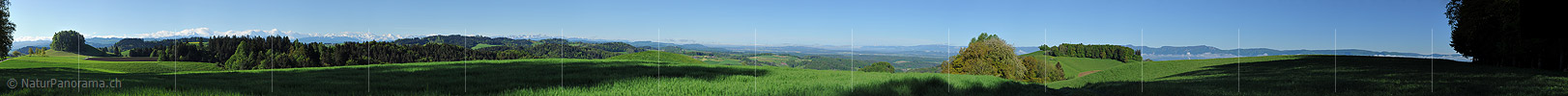 P012584: Langes Panoramafoto Wynigen Berge