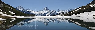 P013031c: Panoramafoto Spiegelung der Berner Alpen im Bachalpsee (Grindelwald)