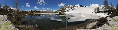 P014634: 360° Gigapixel-Panoramafoto Teilweise mit Eis bedeckter Bergsee