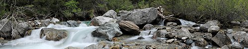P016216a: Grosspanorama Geröll und Felsblöcke in Bergbach