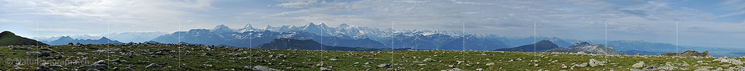 P016322a: Langes Panoramafoto Berner Alpen vom Hohgantgebiet