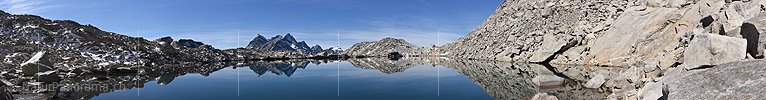 P016907: Panoramafoto Perfekte Spiegelung in Bergsee