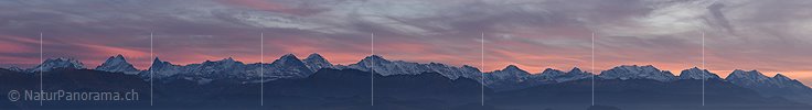P016936a: Panoramafoto Berner Alpen vor glühenden Wolken