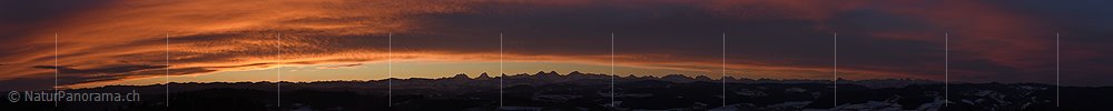 P017417: Panoramafoto Morgenstimmung über dem Emmental und den Berner Alpen