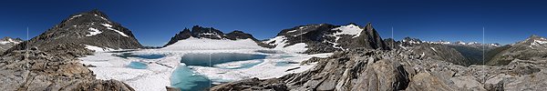 P018333: 360° Panoramafoto Teilweise eisbedeckter Gletschersee