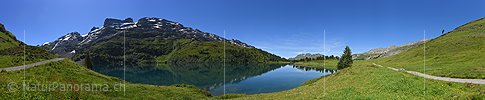 P020006a: Grosses Panoramabild Grüne Berglandschaft am Engstlensee