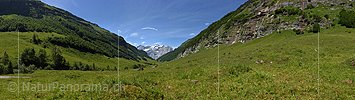 P020013: Panoramafoto Grünes Bergtal in den Schweizer Alpen