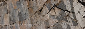 P023759: Panoramafoto Strukturen in Felswand aus Bündner Schiefer